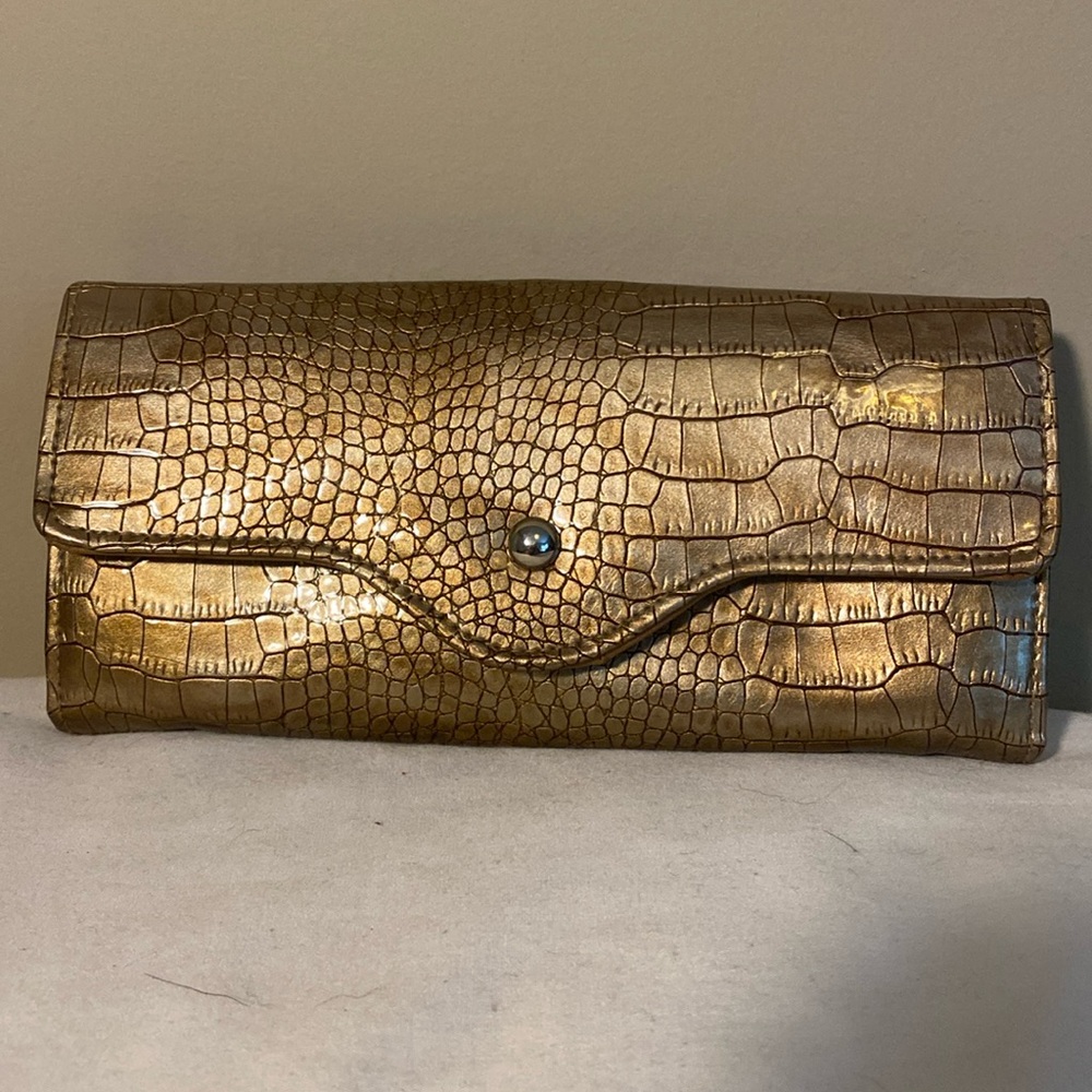 New never used beautiful gold wallet